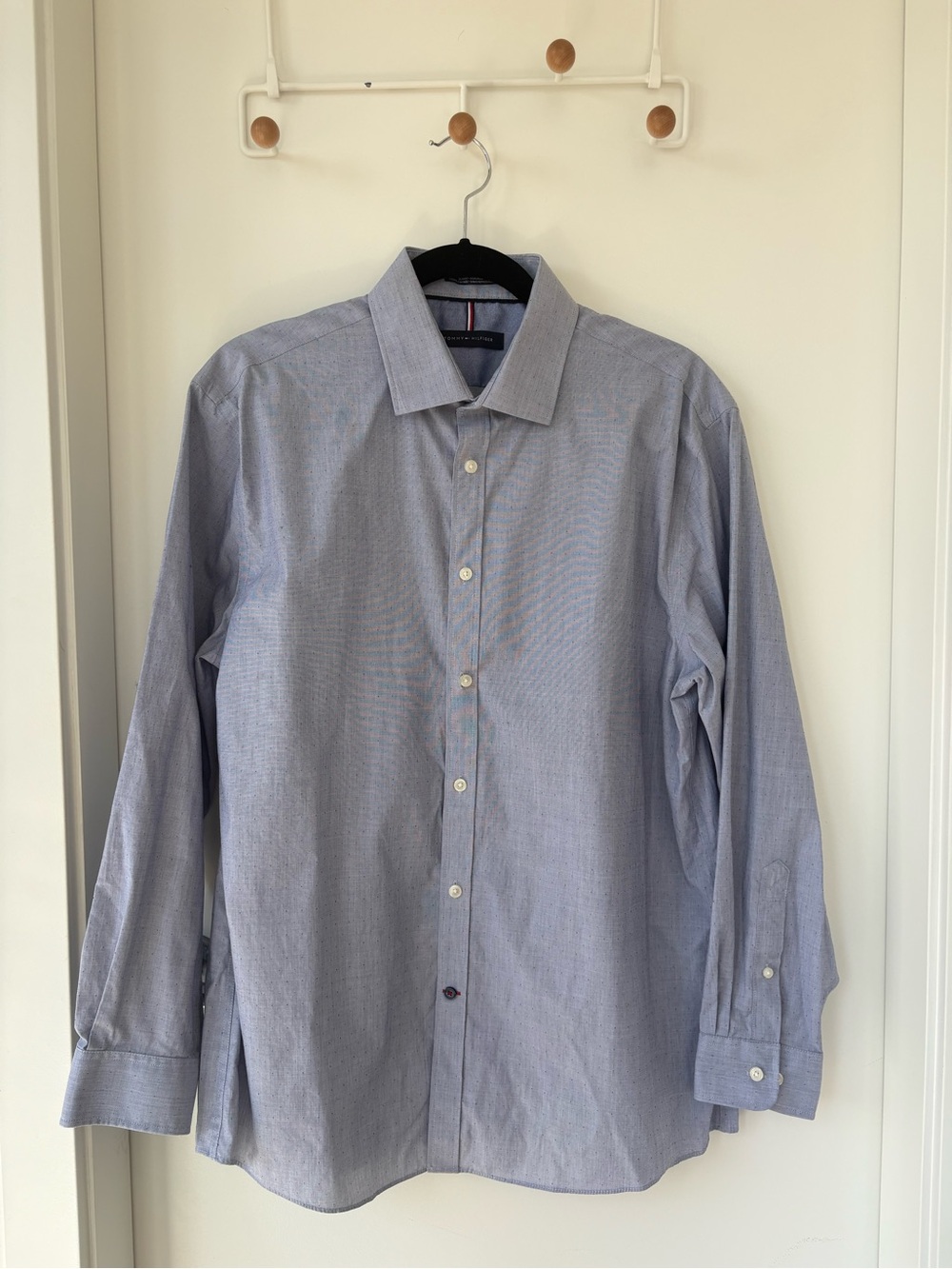 Tommy Hilfiger Men's Light Blue Button-Up Dress Shirt Silm Fit 32/33